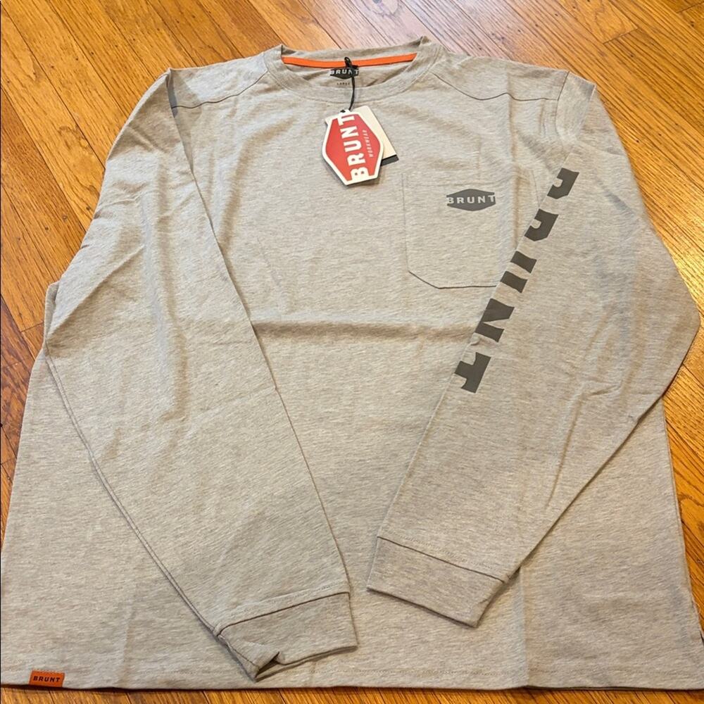 Brunt Men’s Long Sleeve Pocket Tee in Light Grey SIZE 2XL